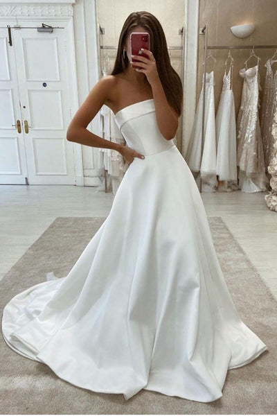 Wearing A Wedding Dress With No Bra: Backless, Strapless, & More