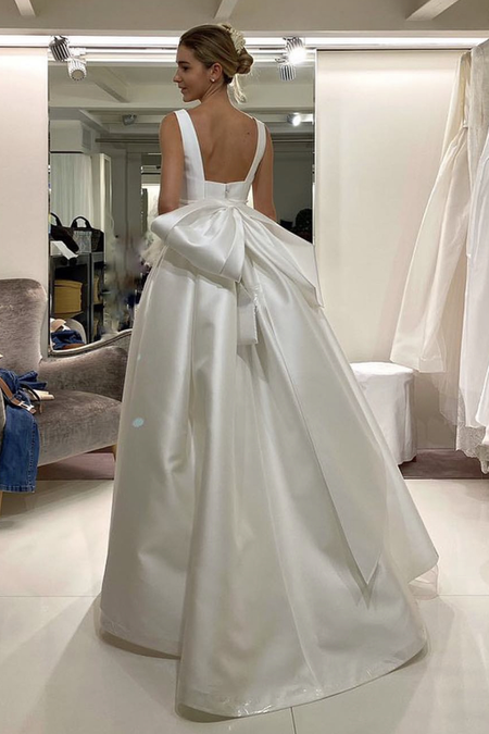 Plunging Neckline Satin Simple Wedding Gown with Pockets
