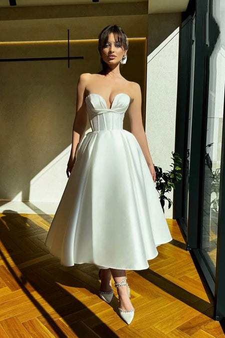 V-neckline Bride Short Wedding Dress with Lace Sleeves